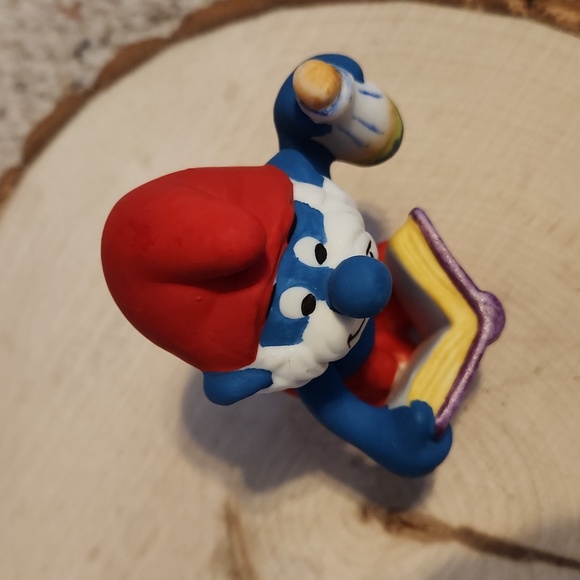 Wallace & Berrie Porcelain Papa Smurf with Purple Book Figurine 1982 - Picture 2 of 7
